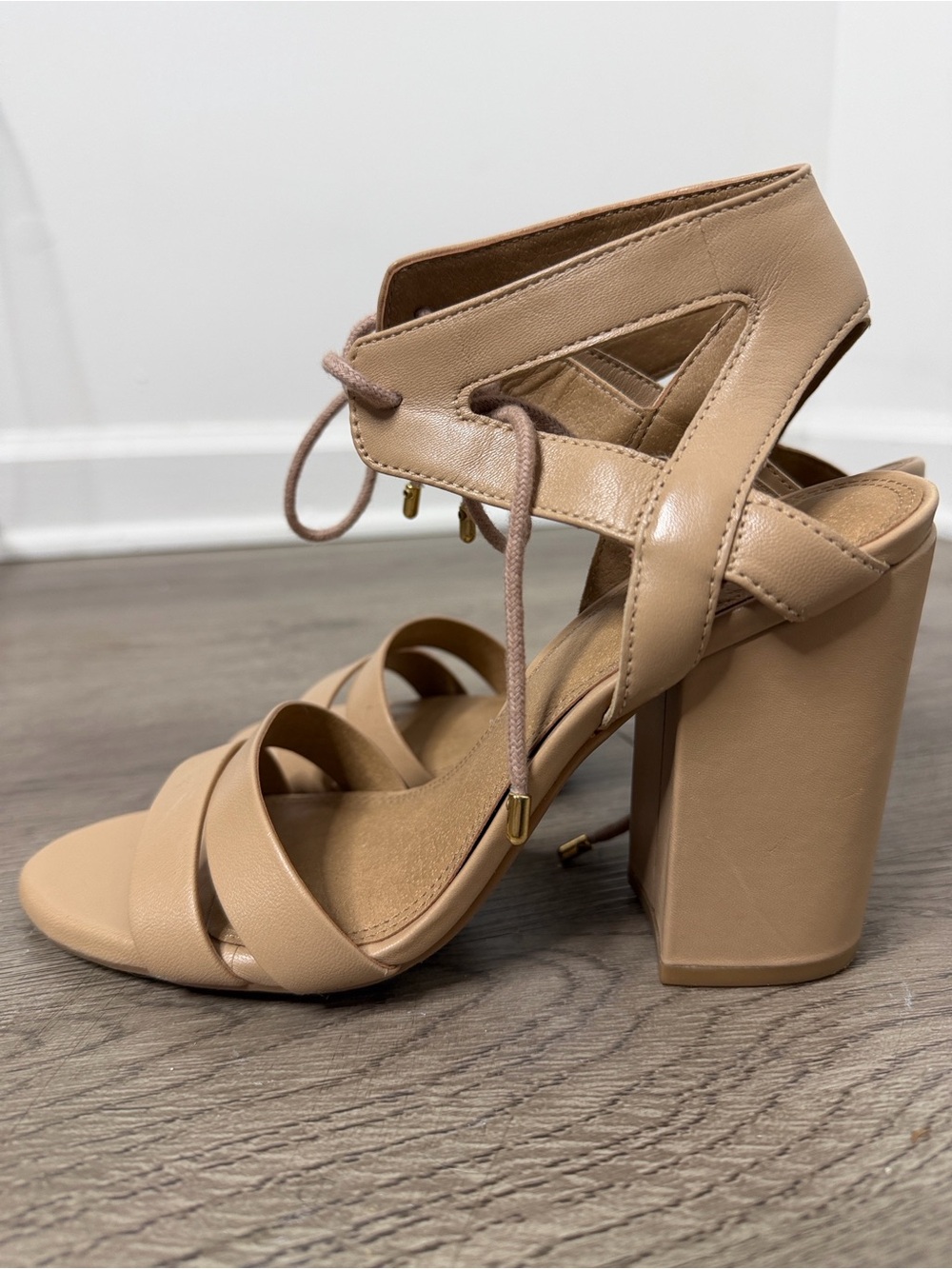 Gianni Bini Beige Strappy Heels • Sandals with a chunky heel • Size 6 1/2 M